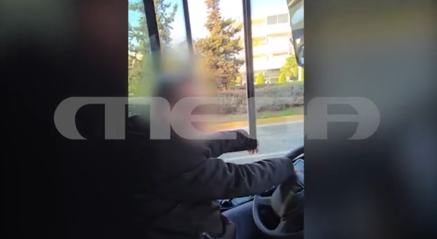 Οδηγός αστικού λεωφορείου καπνίζει και μιλάει στο κινητό! (VIDEO)