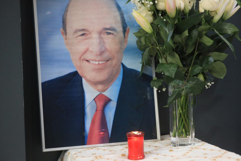 Ποιοι θα εκφωνήσουν επικήδειο για τον Κώστα Σημίτη