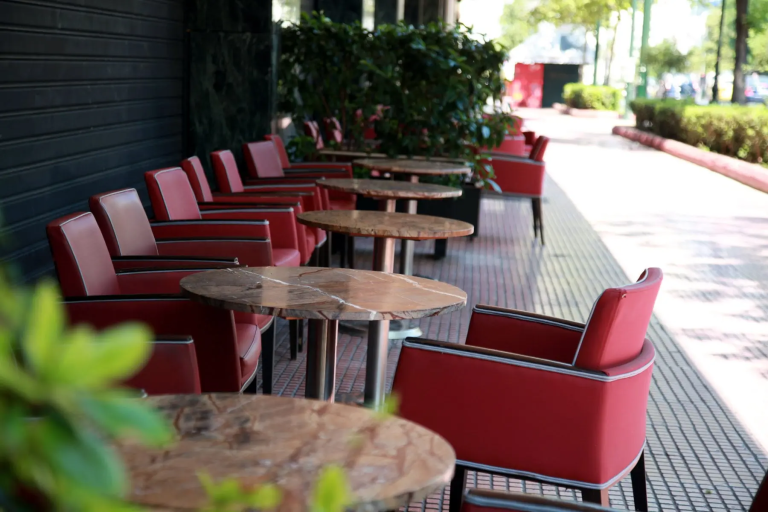 Πρόστιμα – φωτιά από τον Δήμο Θεσσαλονίκης για τα ανεξέλεγκτα τραπεζοκαθίσματα