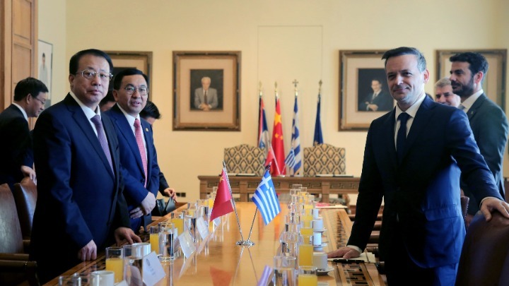 Την αδελφοποίηση Αθήνας και Σαγκάης υπέγραψαν οι δήμαρχοι των δύο πόλεων