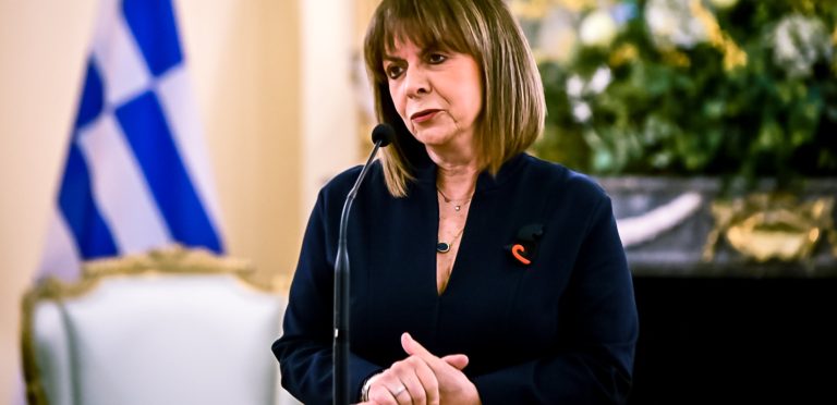 Οι λόγοι που δεν ανανεώθηκε η θητεία της Σακελλαροπούλου