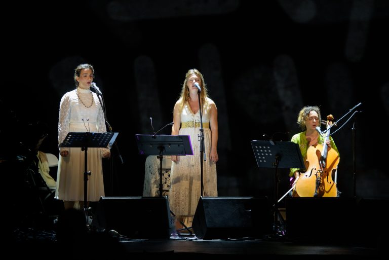 Ξανθούλα Ντακοβάνου «RIZITUALS» – Παρουσίαση στο θέατρο «Ροές» (photo)