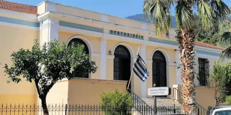 Δικαστικός υπάλληλος αυτοκτόνησε μέσα στα δικαστήρια της Άμφισσας