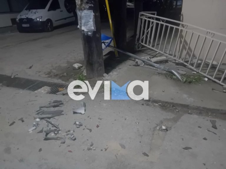 Φορτηγάκι… έστειλε ΙΧ μέσα σε αυλή σπιτιού! (VIDEO)