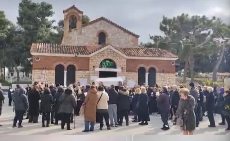 Θρήνος και οδύνη στην κηδεία του αδικοχαμένου μικρού Άγγελου (video)