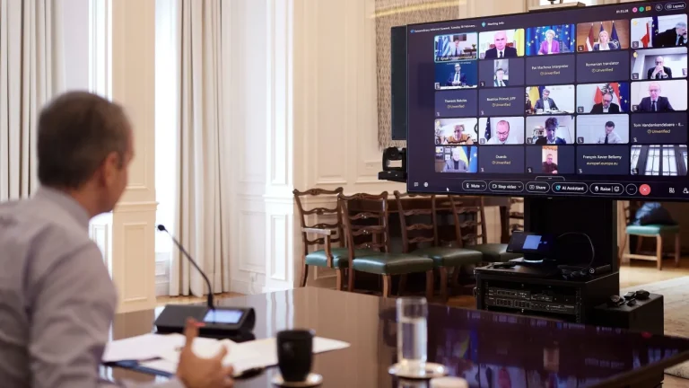 «Καρφί» του Κυριάκου Μητσοτάκη σε Μακρόν για επιλεκτικά format ηγετών