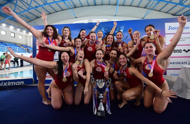 Πήραν την κούπα οι ερυθρόλευκες… γοργόνες! (VIDEO)