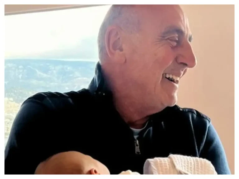 Η γλυκιά φωτογραφία του Βουλγαράκη με τον εγγονό του (photo)