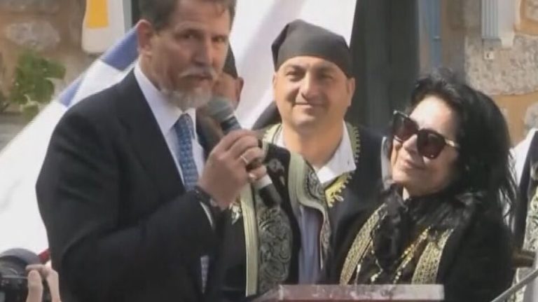 Υποδέχτηκαν με τιμές τον Παύλο Ντε Γκρες στην Μάνη (video)