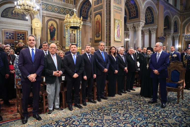 Ποιοι έδωσαν το «παρών» στην… πρεμιέρα Τασούλα στην Μητρόπολη (VIDEO)