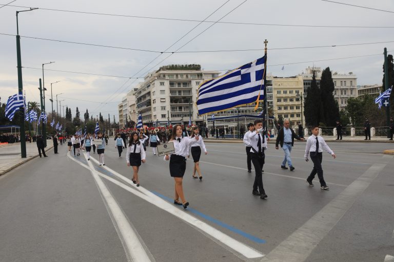 Πλημμύρισε νιάτα το κέντρο της Αθήνας (VIDEO & PHOTOS)