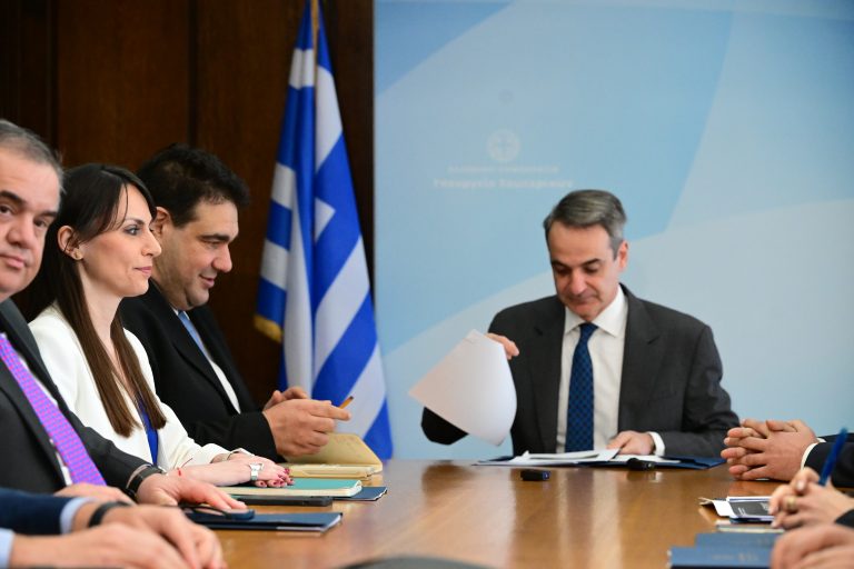 «Έφοδος» Κυριάκου Μητσοτάκη στο Υπουργείο Εσωτερικών