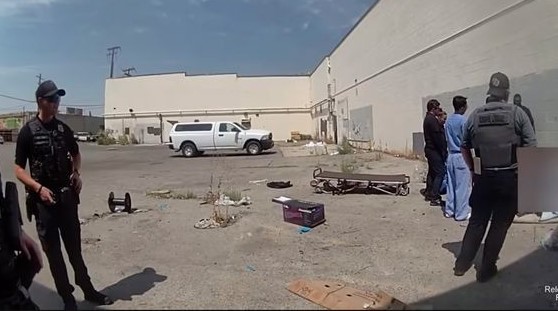 Αστυνομικοί έβαλαν συνάδελφο να κόψει νεκρό για να σπάσουν λίγη… πλάκα! (video)