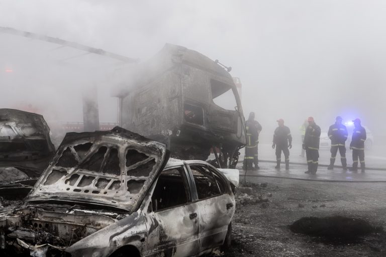 Συγκλονιστικές μαρτυρίες για το τροχαίο στην Κοζάνη – Πώς έσωσαν υπάλληλο των διοδίων (video)