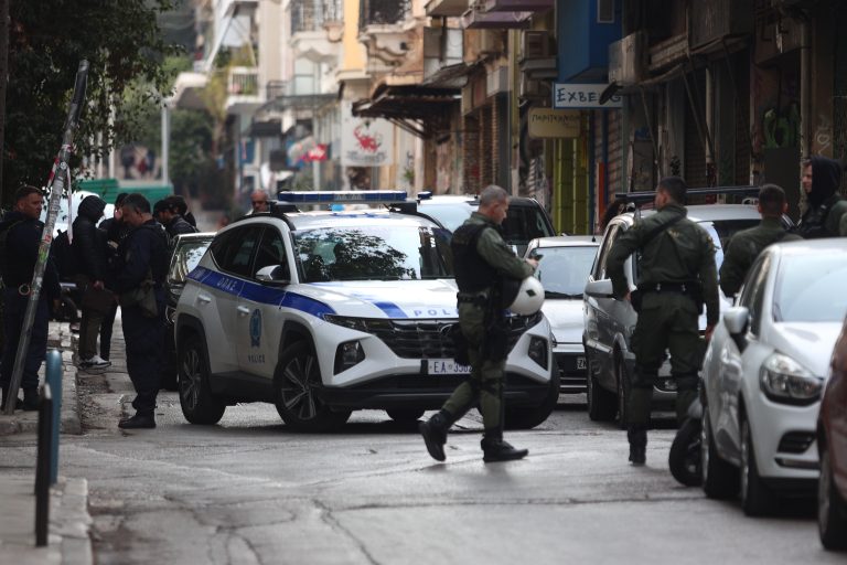 Αστυνομική επιχείρηση στον «Εξωστρεφή» στα Εξάρχεια
