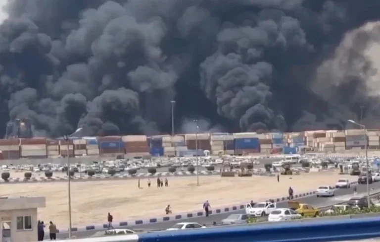 Έκρηξη σε λιμάνι στην πόλη Μπαντάρ Αμπάς στο Ιράν