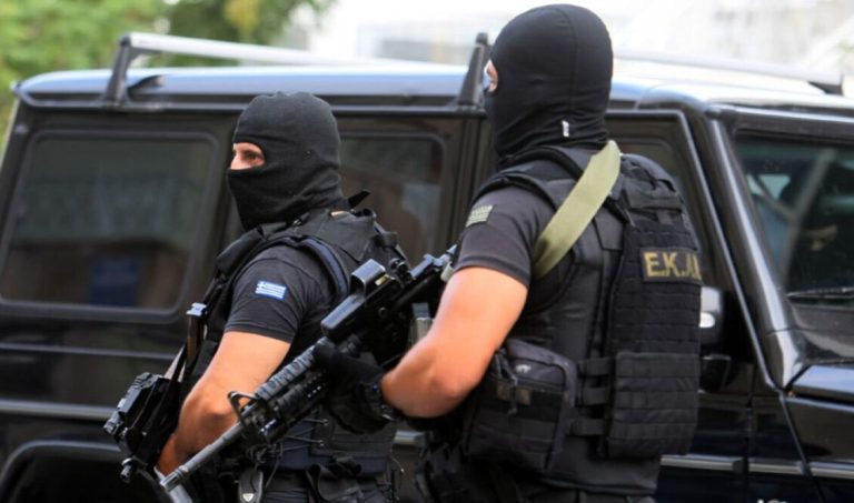 Σφίγγει ο κλοιός για τον βομβιστή και τον ακάλυπτο τσιλιαδόρο