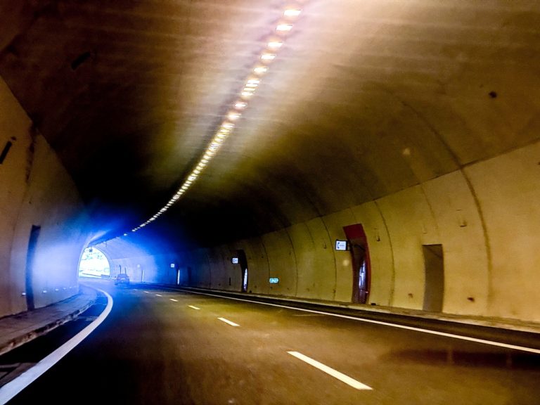 Αποσπασματικές λύσεις και επικοινωνιακή πολιτική