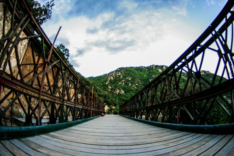 Μια γέφυρα Bailey έτοιμη να «αναλάβει υπηρεσία» στην Τορώνη Χαλκιδικής (PHOTOS)