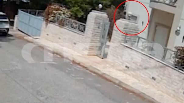 Καρέ-καρέ η καταδίωξη διαρρηκτών στα Καλύβια! (VIDEO)