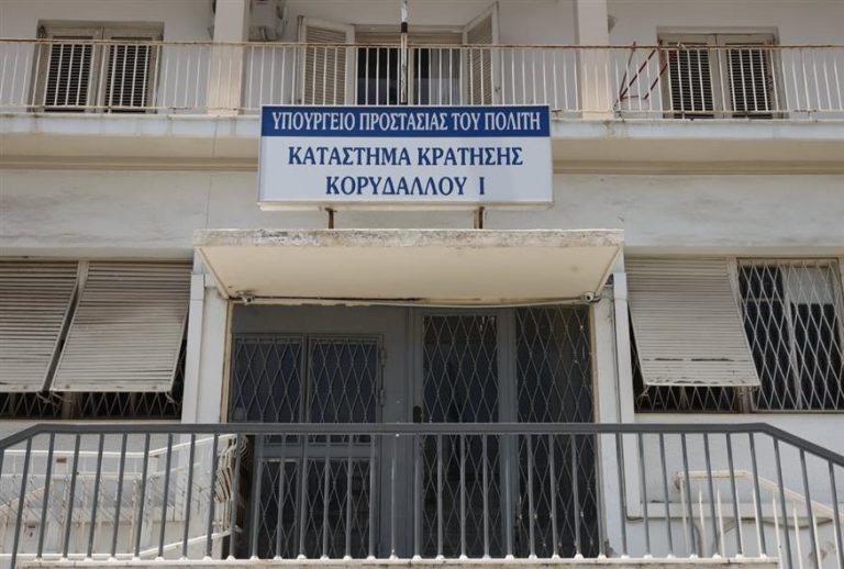 Οκτώ συλλήψεις σε επιχείρηση της ΕΛΑΣ στις φυλακές Κορυδαλλού