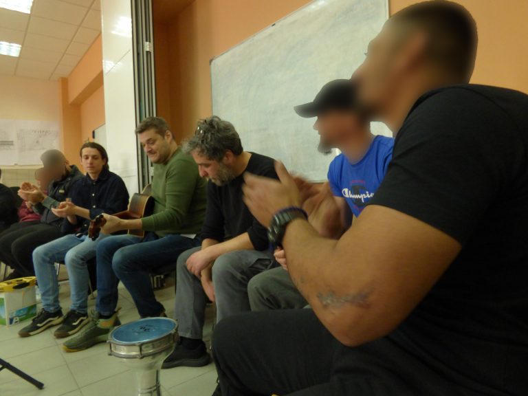 Μια ξεχωριστή ορχήστρα από κρατούμενους στις φυλακές Διαβατών (PHOTOS)