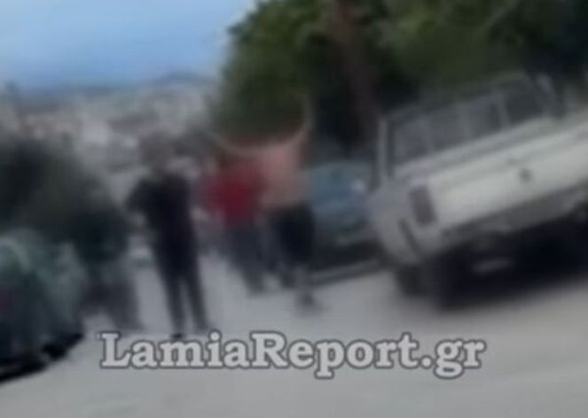 Σε κατάσταση αμόκ χτυπούσε αυτοκίνητα και αναποδογύριζε κάδους! (VIDEO)