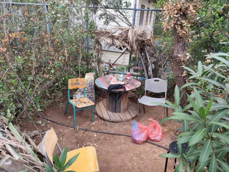 Με κρησφύγετο στο δάσος διακινούσαν ναρκωτικά στις φοιτητικές εστίες της Καισαριανής! (PHOTO)