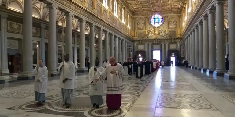 Πέρασε στην αιωνιότητα ο Πάπας Φραγκίσκος – Ρίγη συγκίνησης στην ταφή του