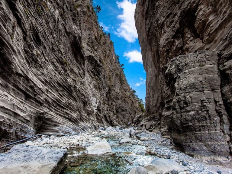 Τουρίστας έπεσε σε γκρεμό από ύψος 25 μέτρων στο Φαράγγι Σαμαριάς
