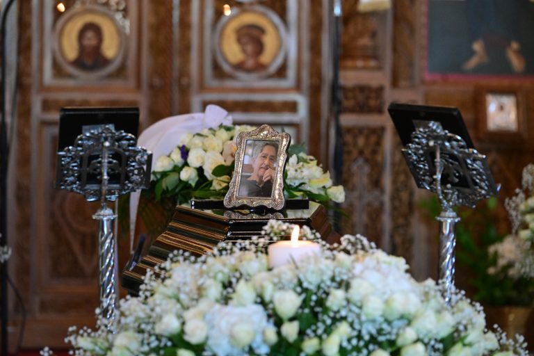 Το τελευταίο χειροκρότημα στον τελευταίο ζεν πρεμιέ, Νίκο Γαλανό (photo+video)