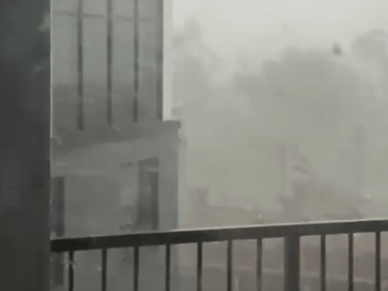 Συγκλονιστικές εικόνες από τους φονικούς ανεμοστρόβιλους που σάρωσαν τις ΗΠΑ (VIDEO)