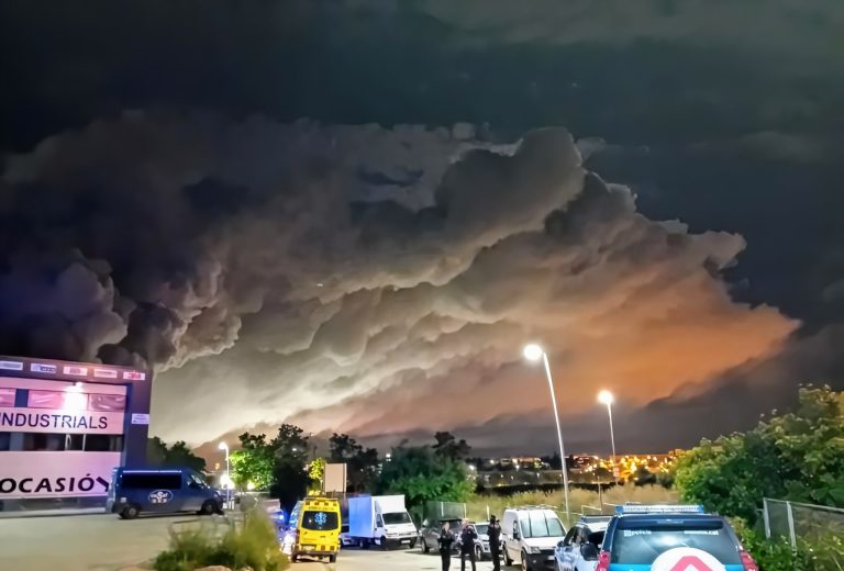 Τοξικό νέφος χλωρίου απειλεί πάνω από 160.000 κατοίκους! (video)