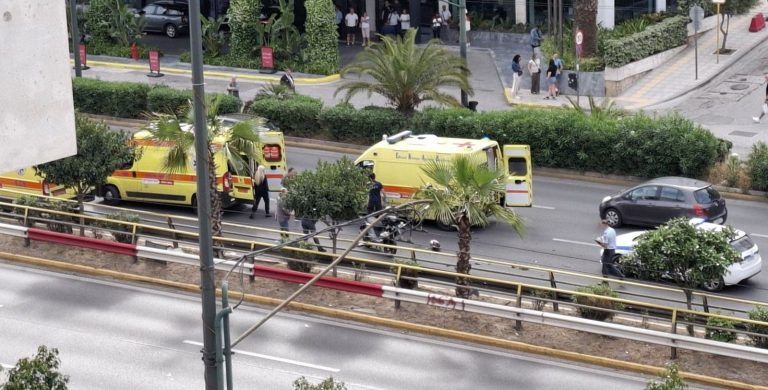 Τραυματίας μοτοσικλετιστής από σύγκρουση με ΙΧ στη Συγγρού (PHOTOS)