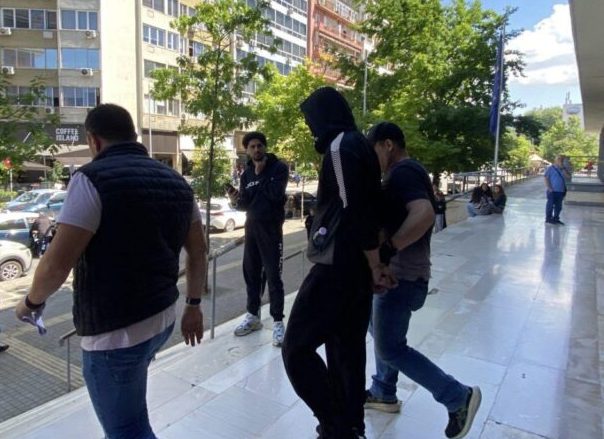 Δεν έπεισε τον εισαγγελέα ότι το έκανε για το… χαρτζιλίκι ο ενοικιαστής της γιάφκας