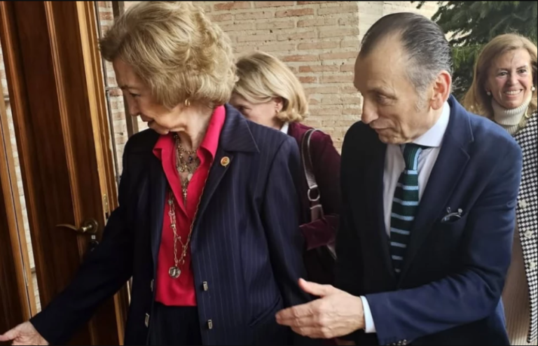 Η παρατήρηση της βασίλισσας Σοφίας σε εστιατόριο που γευμάτισε (photos)