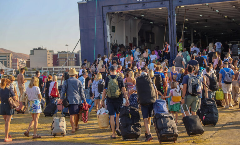 Αδειάζει η Αθήνα εν όψει του Αγίου Πνεύματος! (video)