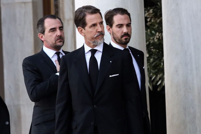 Ποιος και για ποιο λόγο αμφισβητεί την ιθαγένεια των Ντε Γκρες;