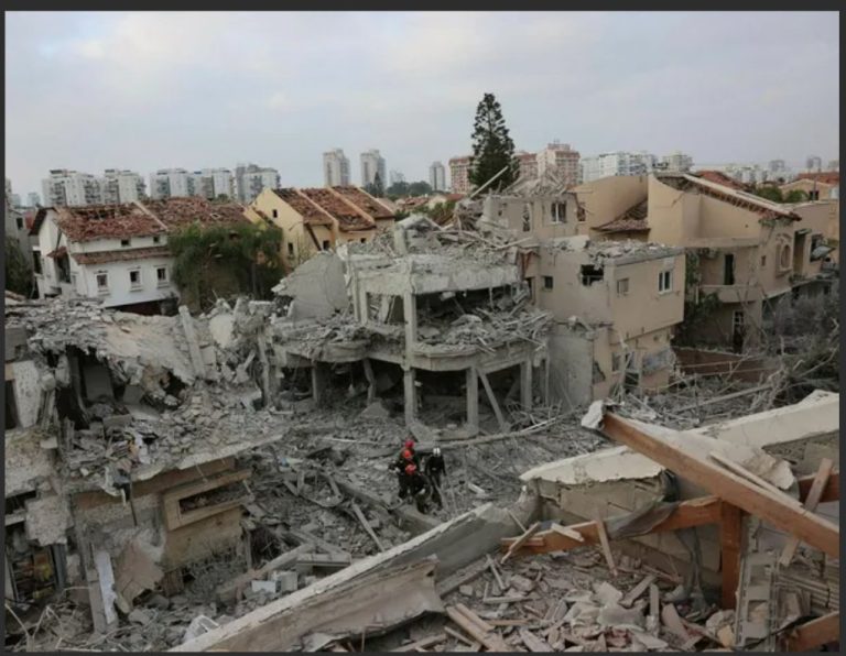 Το Ιράν ξαναχτυπά το Ισραήλ με βαλλιστικούς πυραύλους (video)