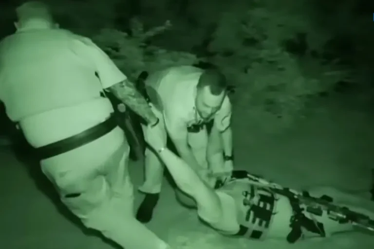 Χτύπησαν αστυνομικό «on air» με τούβλο στο κεφάλι! (video)