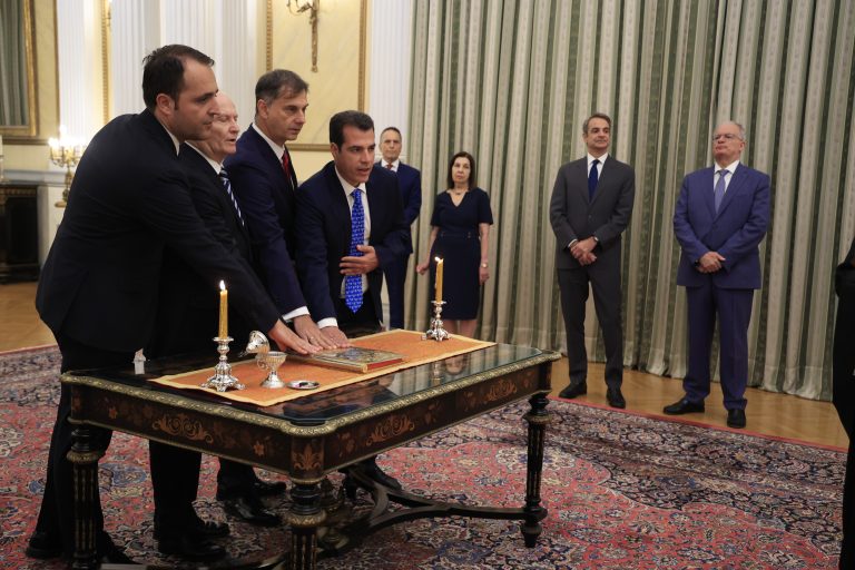 Όσα έγιναν στην ορκομωσία των «4» (VIDEO & PHOTOS)