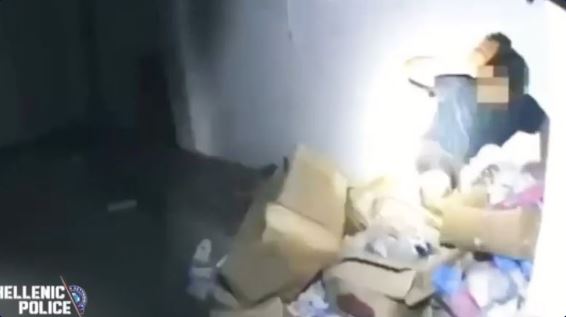 Έφοδος της αστυνομίας την ώρα ληστείας σε σπίτι! (VIDEO)