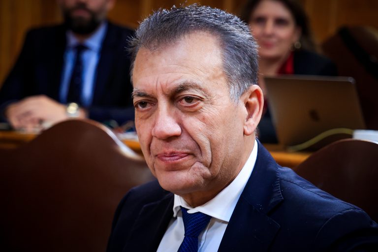 Αλλάζει στάση ο Βρούτσης για το πρωτάθλημα: Δεν είναι απαραίτητη η ταυτόχρονη παρουσία Αγγελόπουλων – Γιαννακόπουλου