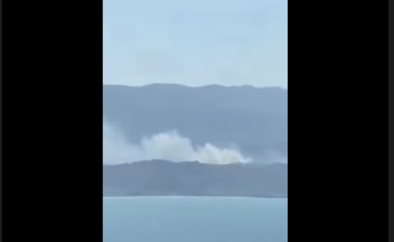 Μαίνεται η πυρκαγιά στη Λέσβο: Μήνυμα του 112 στους κατοίκους να είναι σε ετοιμότητα