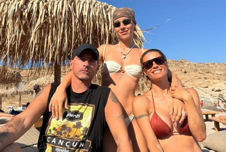 Οικογενειακές διακοπές για τον Ραμαζότι στη Μύκονο και το φιλί που… δίχασε! (photo)