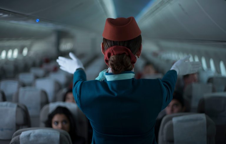 Αεροσυνοδός ιδιωτικού τζετ αποκαλύπτει τις «παροχές» των πλουσίων επιβατών!