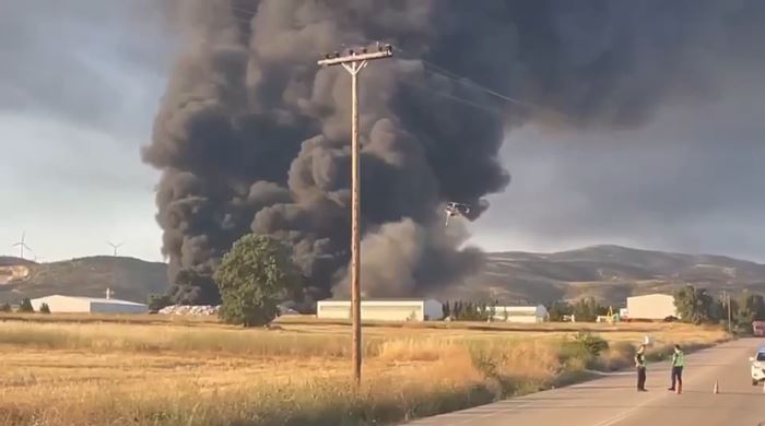 Συνεχίζεται η κατάσβεση της πυρκαγιάς στη μονάδα ανακύκλωσης στην Αλεξανδρούπολη