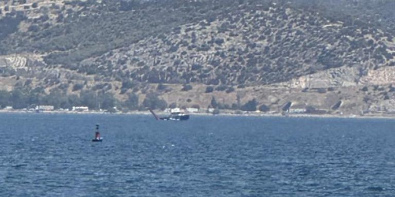 Αναγκαστική προσθαλλάσωση για ελικόπτερο της πυροσβεστικής στην Ελευσίνα (photo)