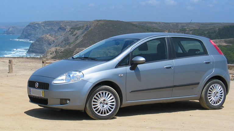 Κλάμα! Η αγγελία με το… ελαφρώς τρακαρισμένο αυτοκίνητο που έγινε viral (video)