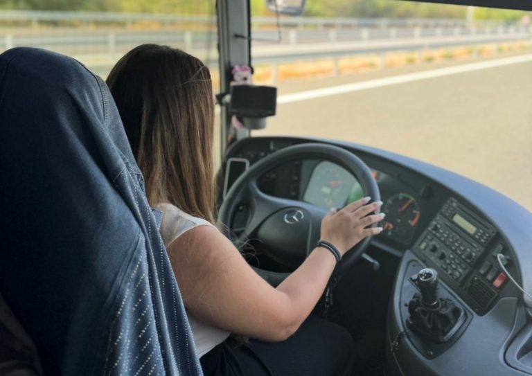 Πατάει γκάζι και… προκαταλήψεις (PHOTOS)